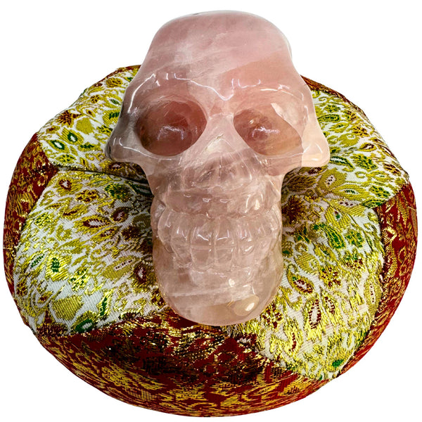 Kristallschädel Rosenquarz mit Kissen