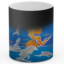 Sonja Ariel von Staden Kunstdruck Tasse / 325 ml (Thermoeffekt) Delfinbild: Spielerei - Kunstdruck